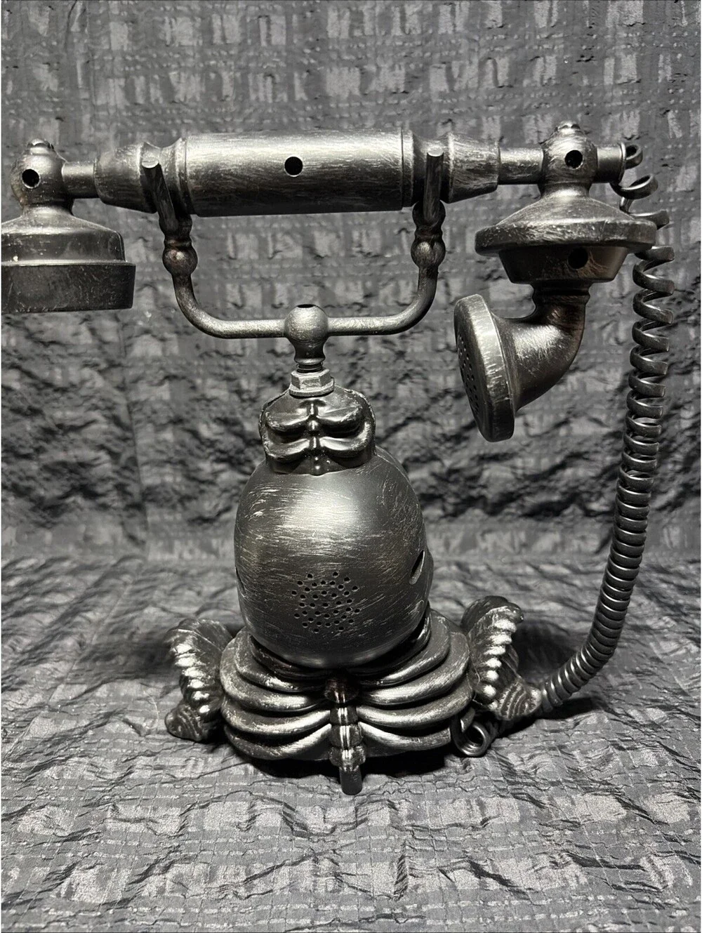Gemmy Haunted Halloween Skull Talking Telephone With Spinning Red Eyes & Sound